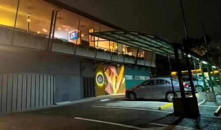 Graffiti Bar de noche